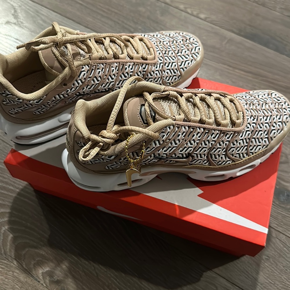Women’s Air Max Plus 'United in Victory'